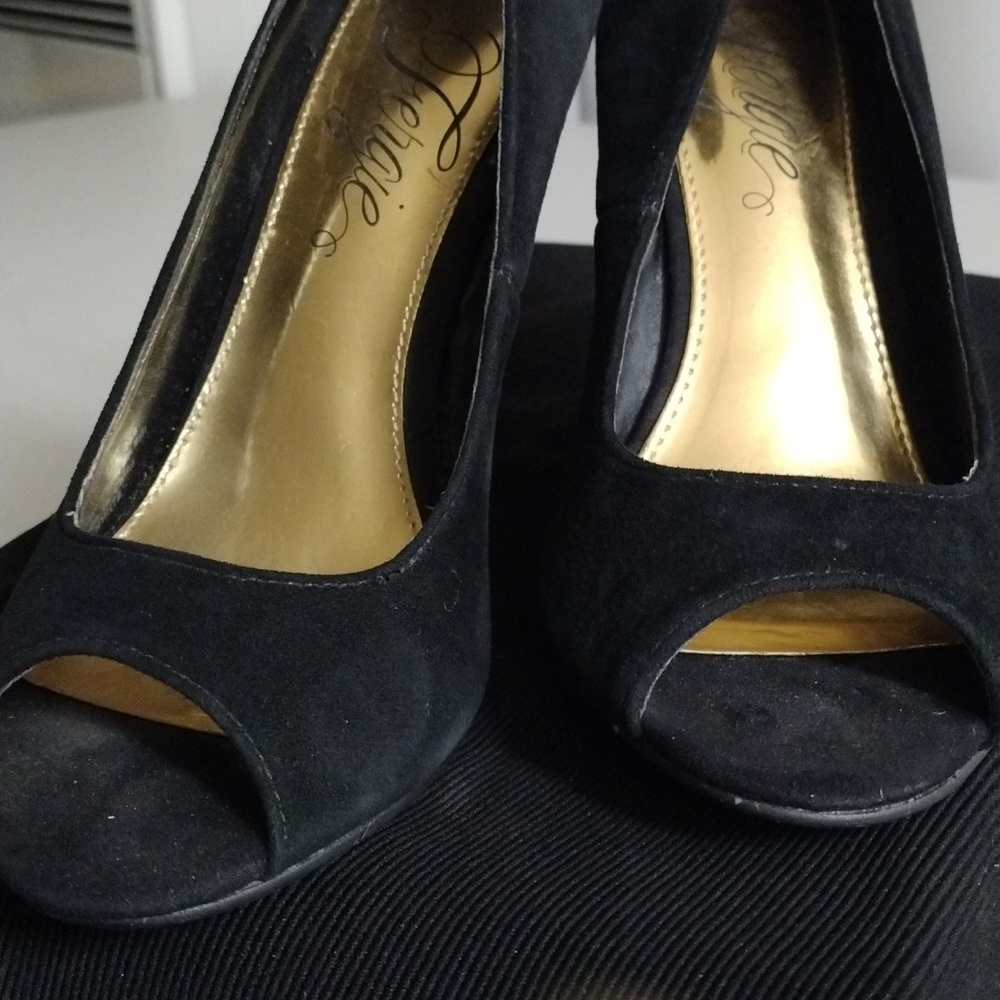 Woman wedge heel blk suede by Fergie size6.5m used